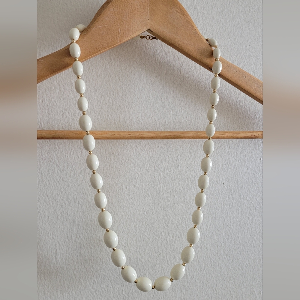 Vtg Monet Creme and Gold Egg-shaped Necklace